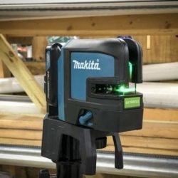 Makita Line Laser Level for Accurate Levelling and Alignment